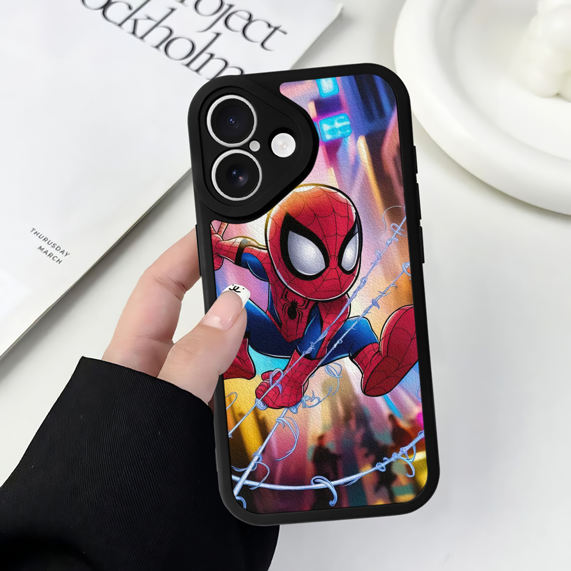 Spider Man スパイダーマン 【iPhone 16シリーズ対応】シリコンスマホケース（レザー調） 材質：シリコン